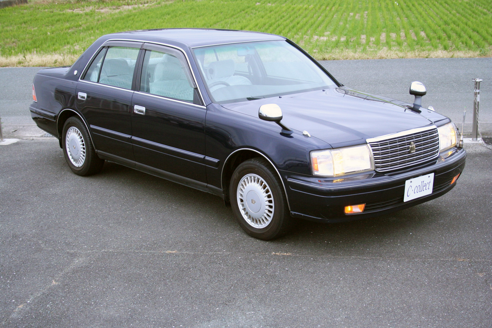 �g���^�@�N���E��